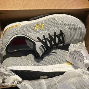 Super cute Sketchers for work, steel toed tennis shoes